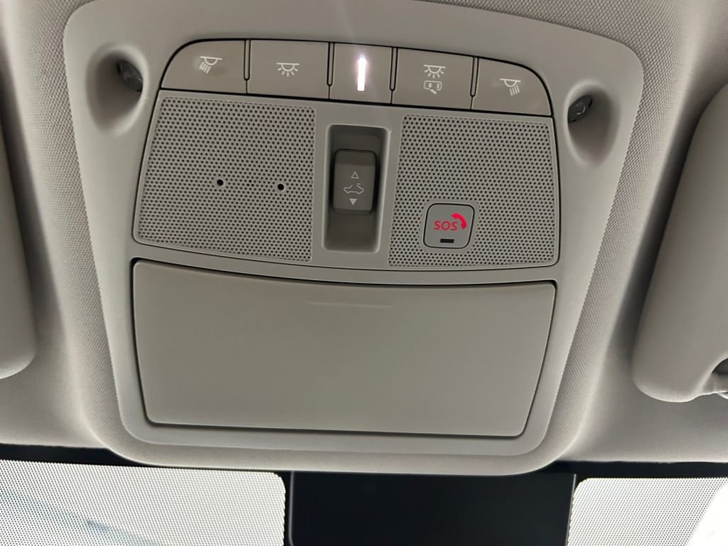 Used 2021 White Nissan SL image 29