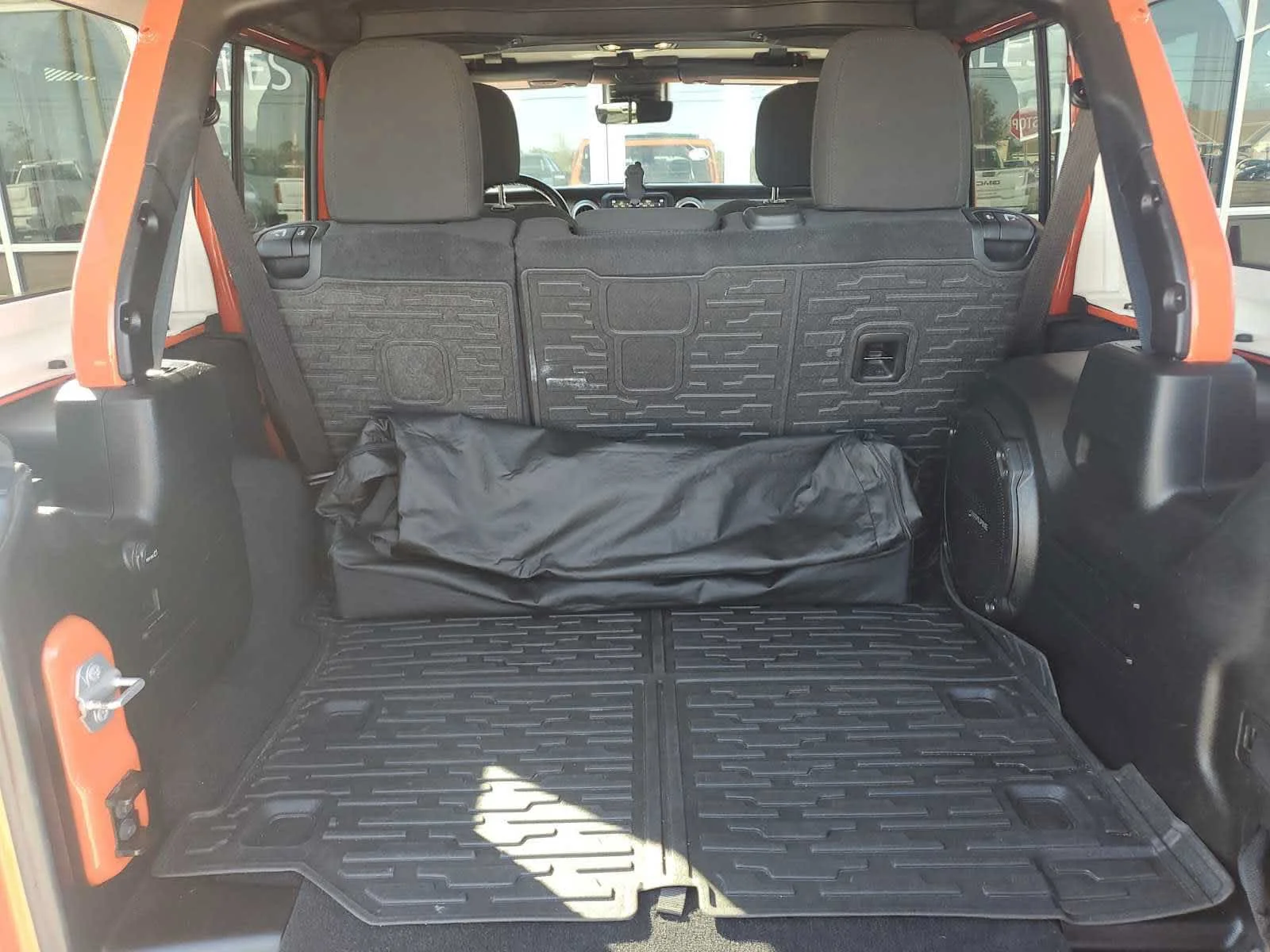 Used 2020  Jeep Sahara image 6