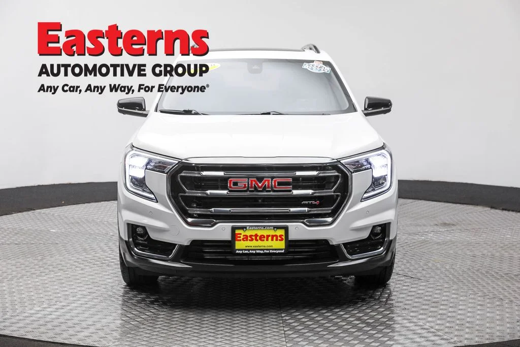 Used 2022 White GMC AT4 image 2