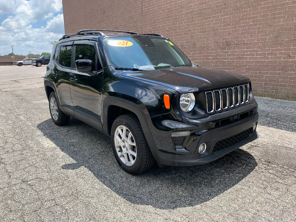 Used 2021 Black Clearcoat Jeep Latitude image 7