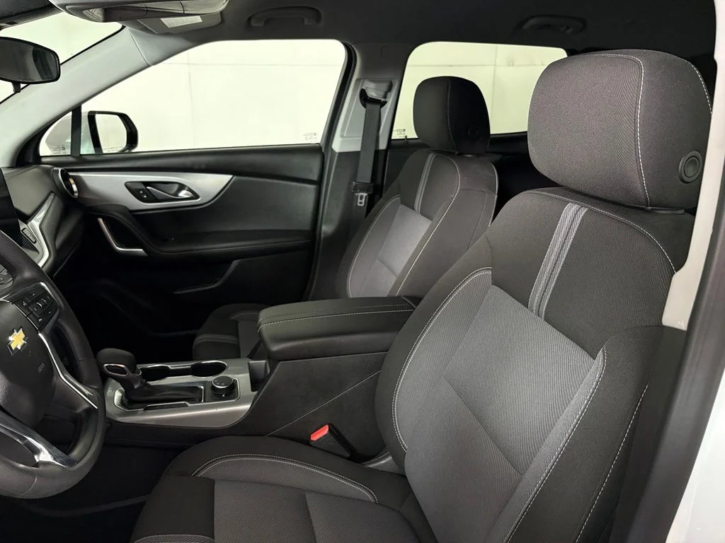 Used 2025 White Chevrolet LT image 17