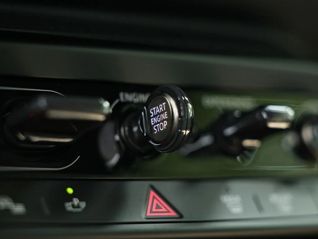 New 2026 British Racing Green MINI Signature Plus image 37
