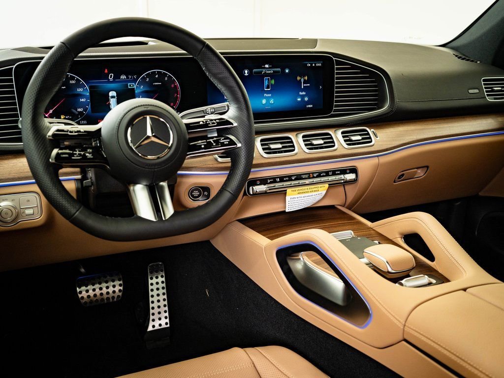 New 2026 MANUFAKTUR Moonlight White Metallic Mercedes-Benz GLS 450 image 4