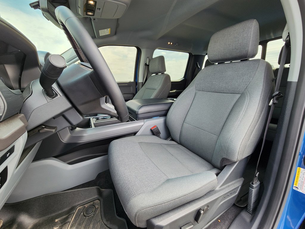 Used 2024 Atlas Blue Metallic Ford XLT image 9