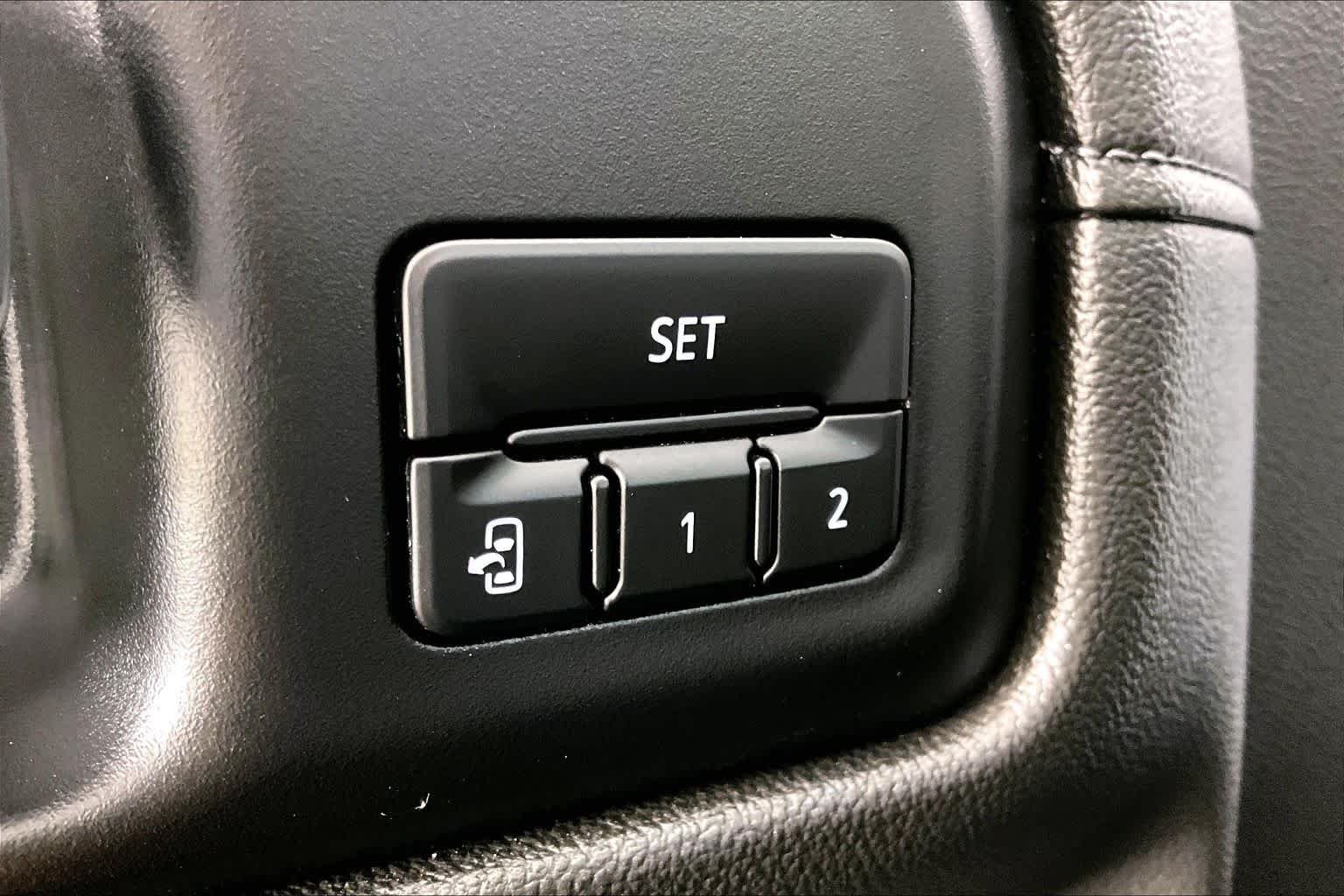 Used 2020 White Frost Tricoat GMC Denali image 30