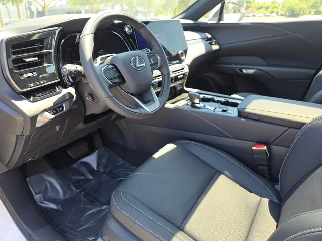 New 2026 Eminent White Pearl Lexus PREMIUM PLUS image 23