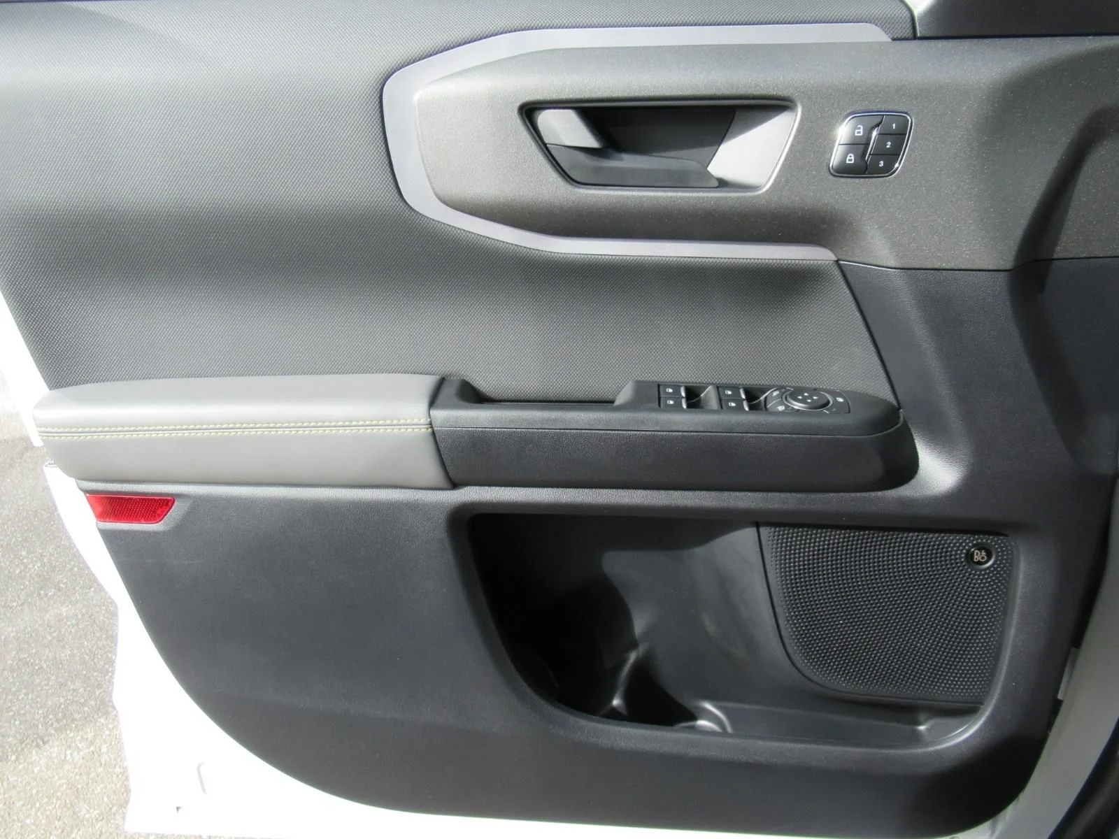 Used 2025 White Ford Badlands image 22