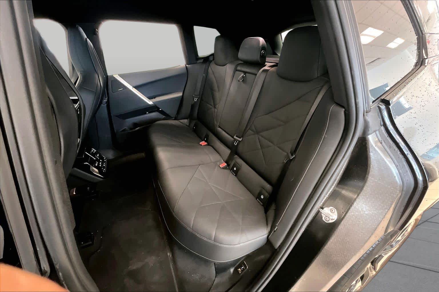 Used 2024 Dark Graphite Metallic BMW xDrive50 image 18