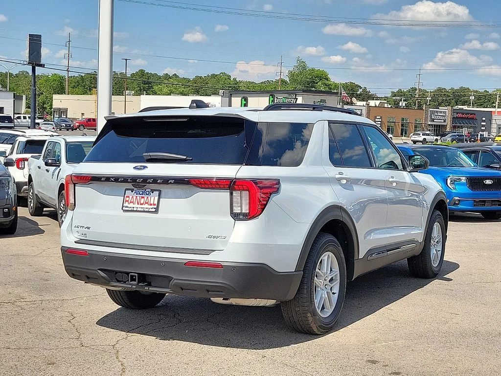 New 2026 Space White Metallic Ford Active image 5