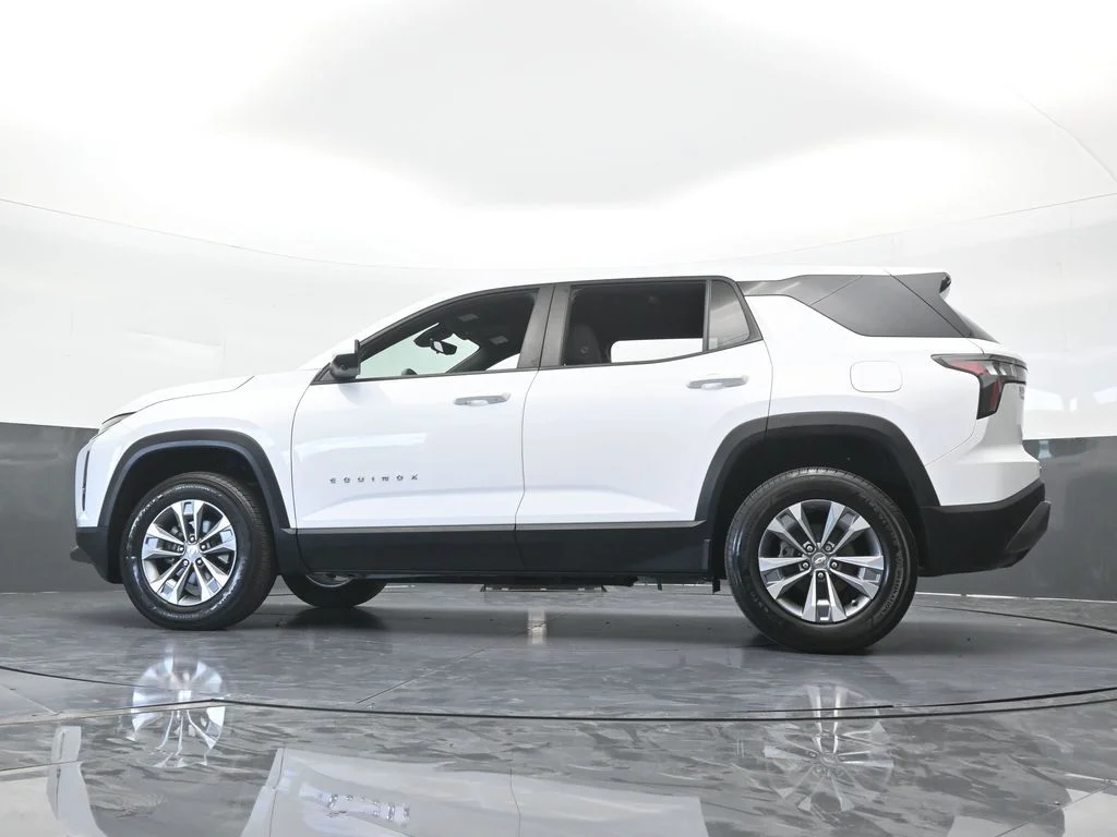 Used 2025 Summit White Chevrolet LT image 61