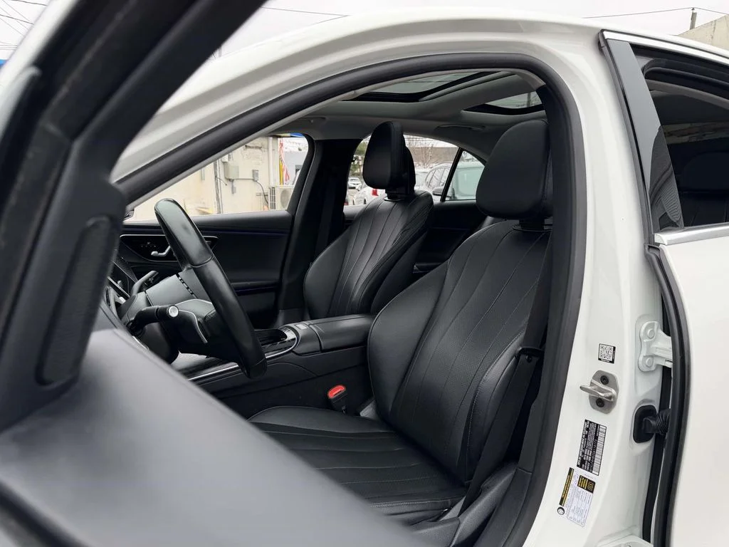 Used 2025 White Mercedes-Benz E 350 image 27
