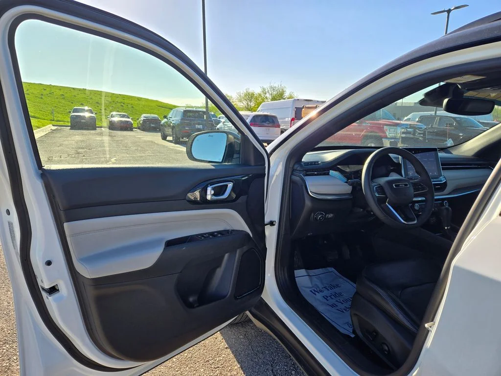 Certified Used 2023 White Jeep Limited image 12