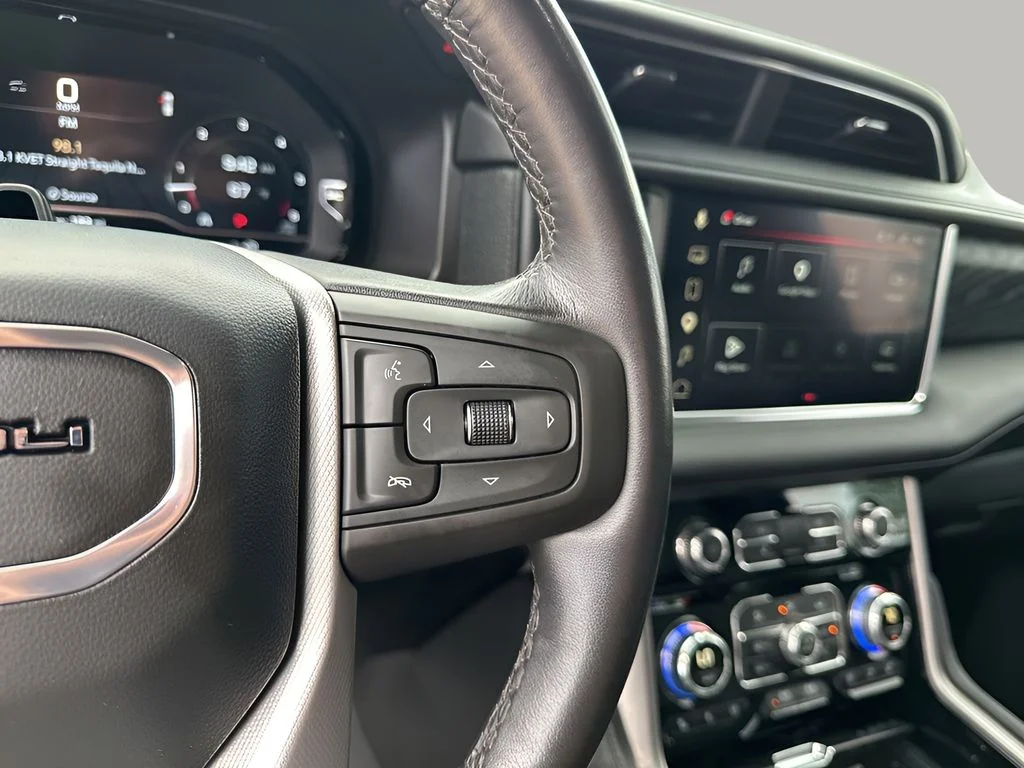 Used 2023 White GMC Denali image 31