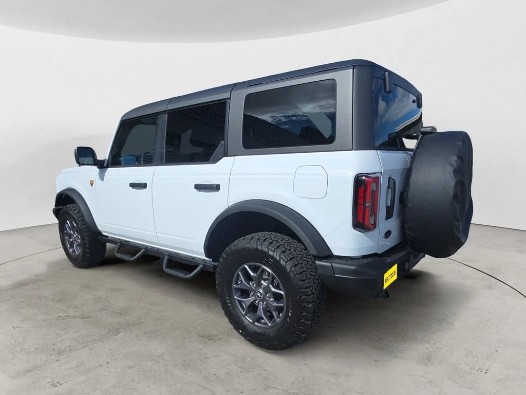 Used 2025 White Ford Badlands image 7