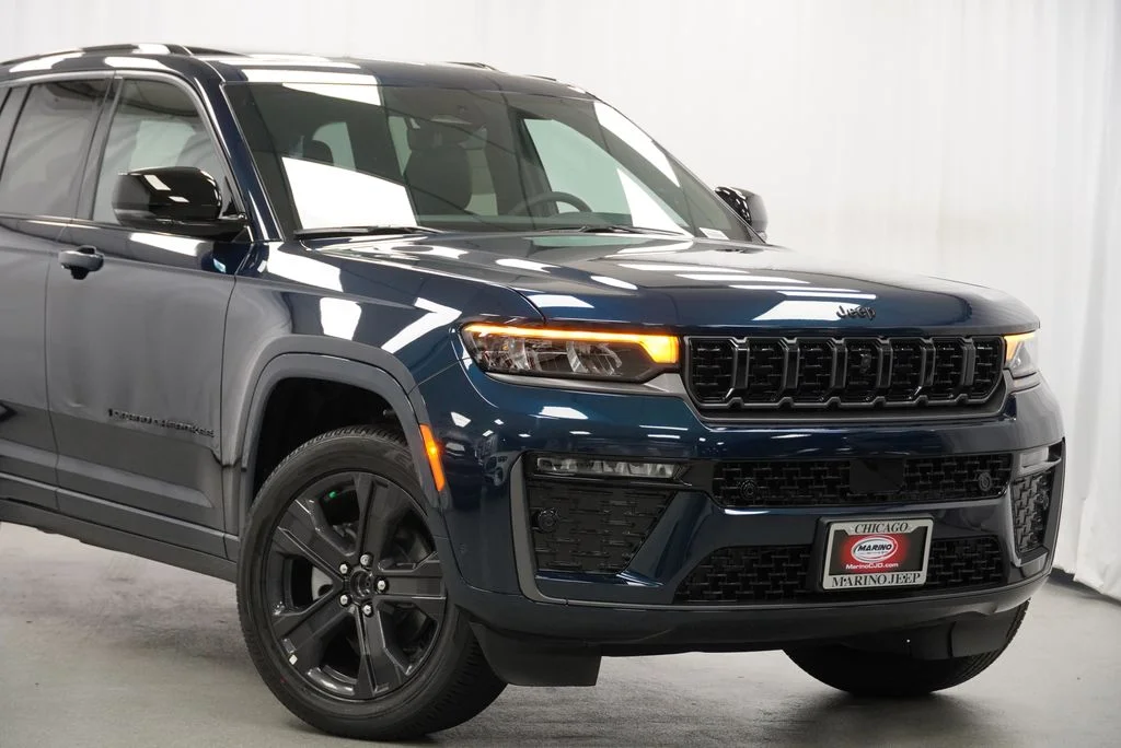 New 2027 Fathom Blue Pearl-Coat Paint Jeep Limited Reserve image 3