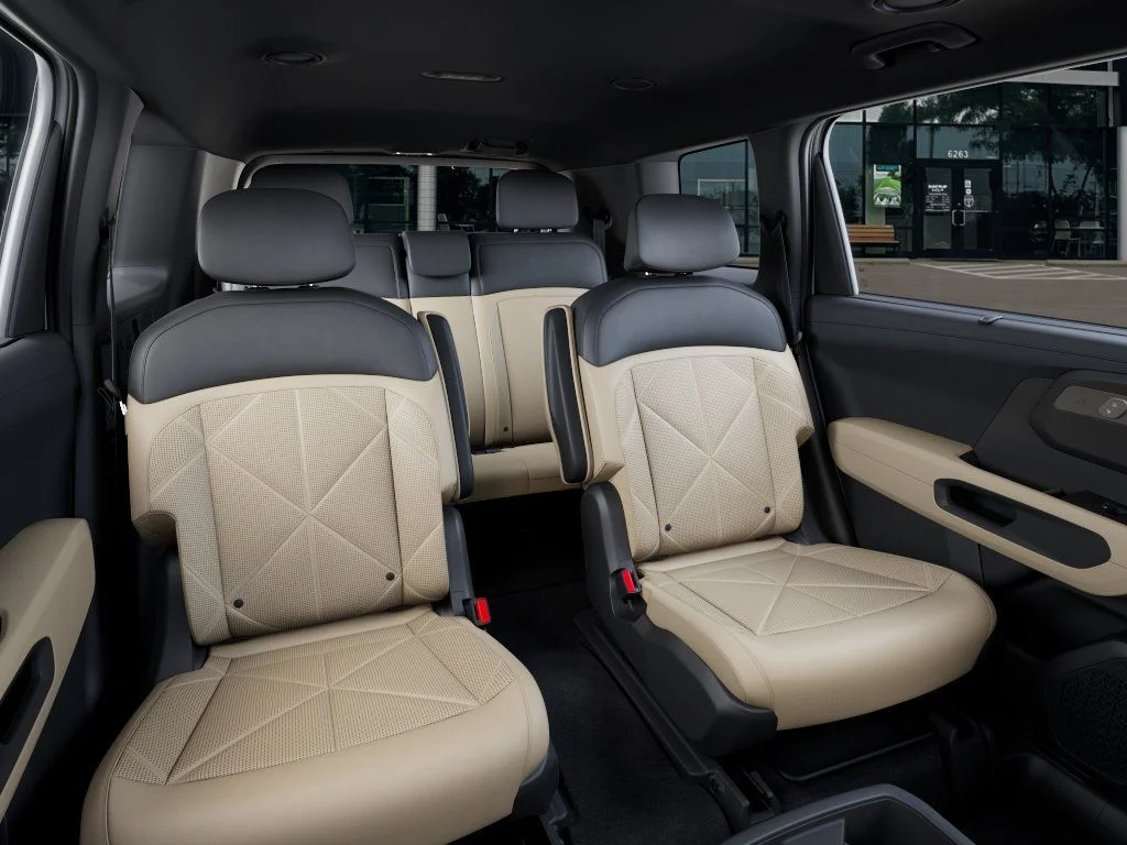 New 2027 Glacial White Pearl Kia EX image 17