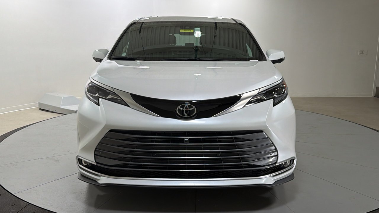 New 2026 Wind Chill Pearl <sup>1</sup> Toyota  Platinum image 2