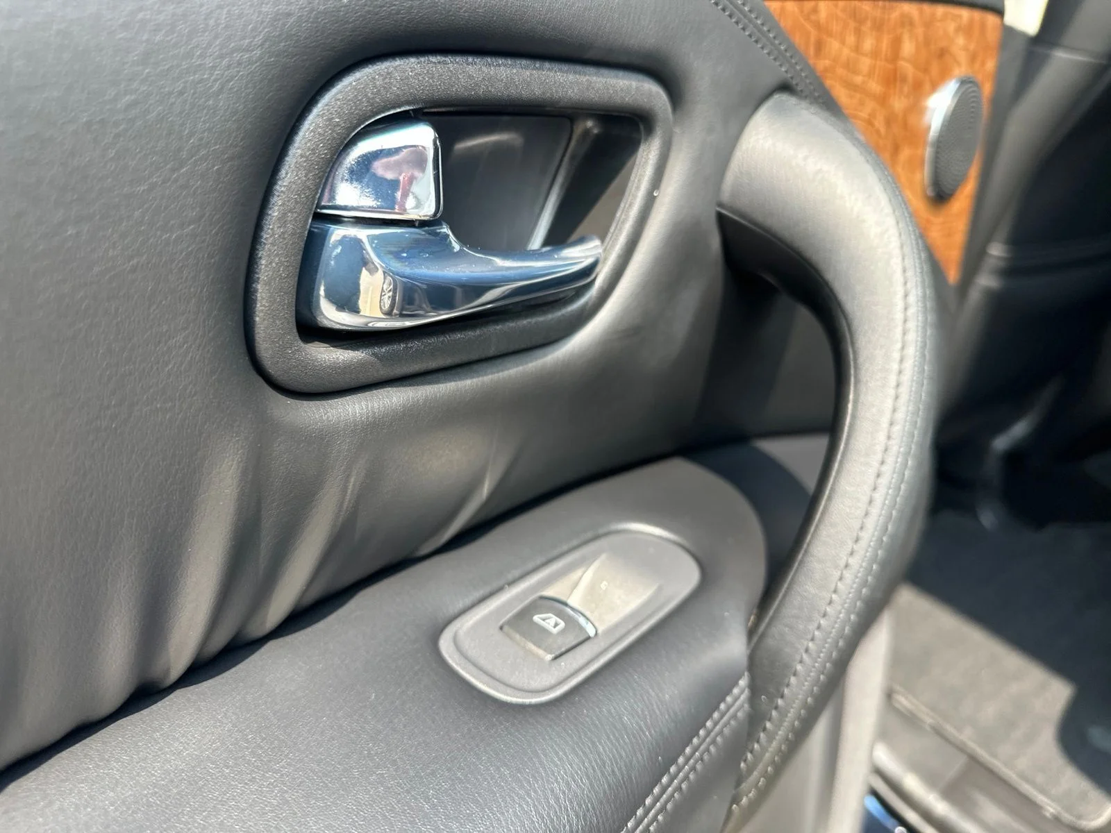 Used 2023 Blue Nissan SL image 32