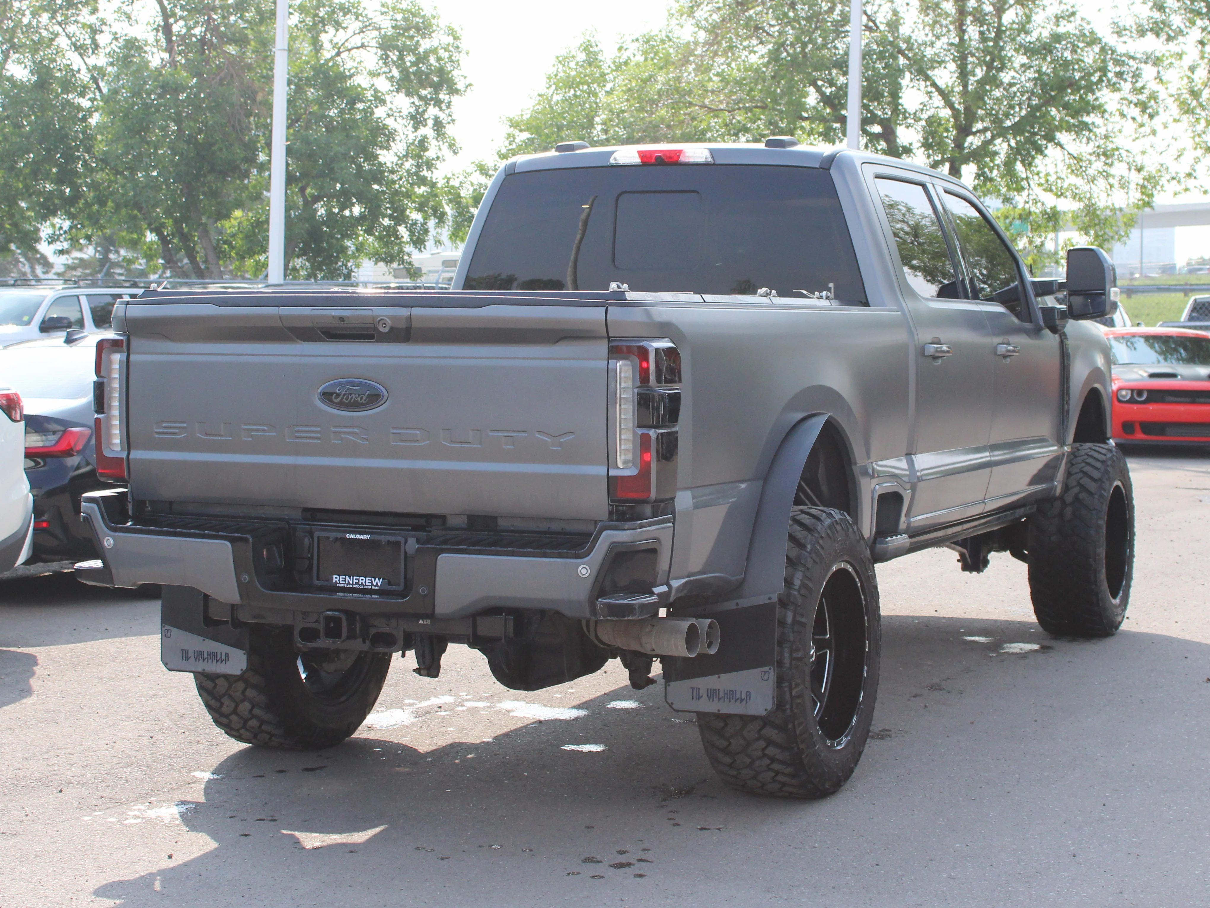 Used 2023 Grey Ford LARIAT image 16