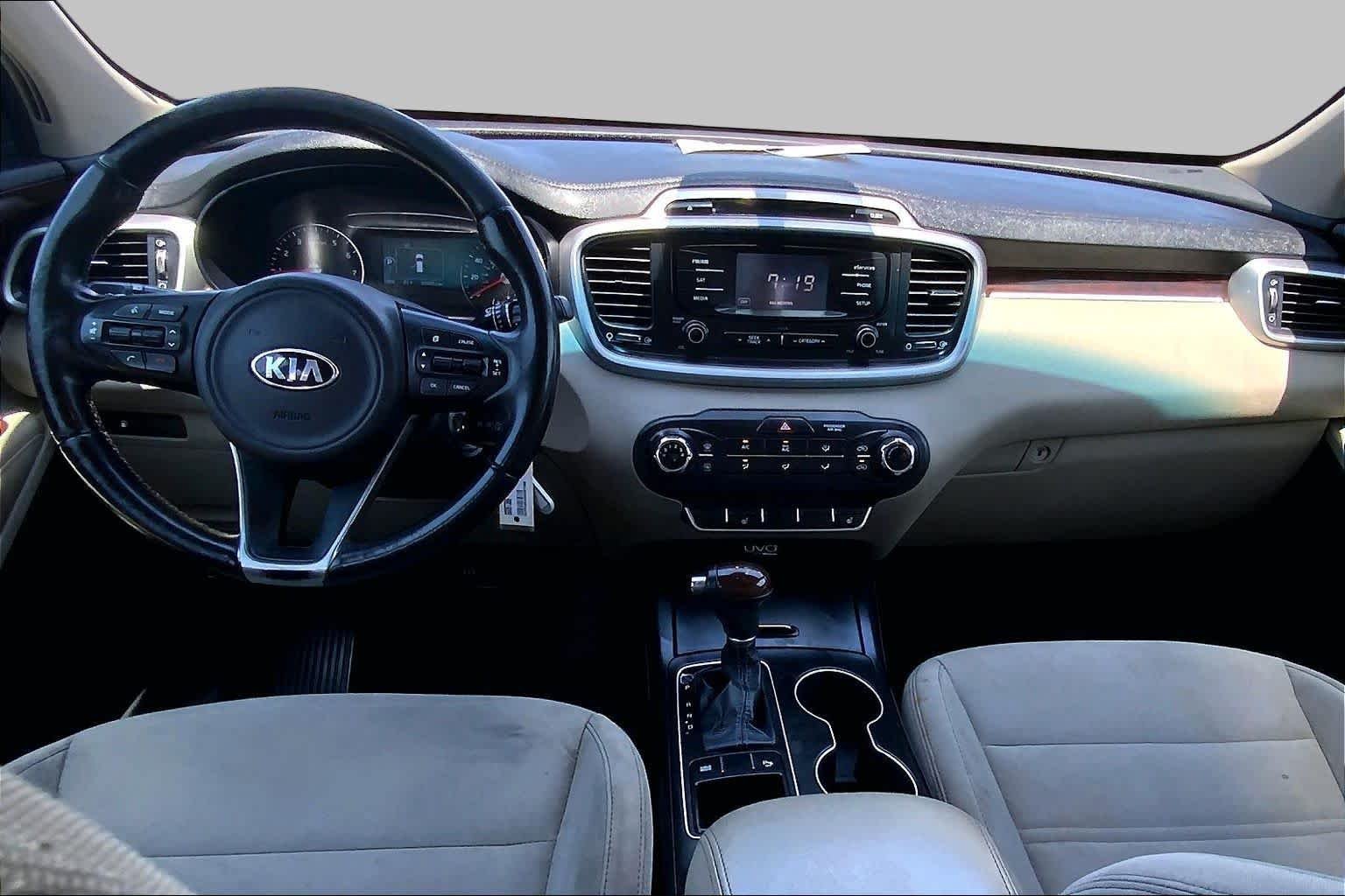 Used 2016 Snow White Pearl Kia LX image 16
