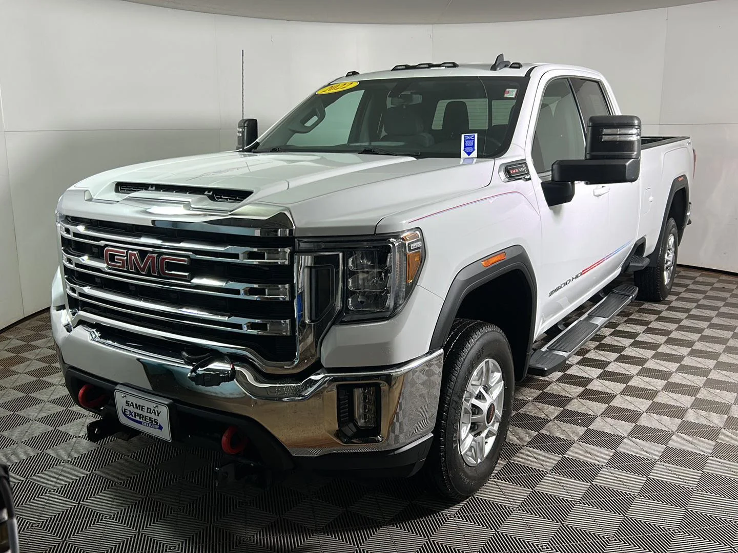 Used 2022 Summit White GMC SLE image 9