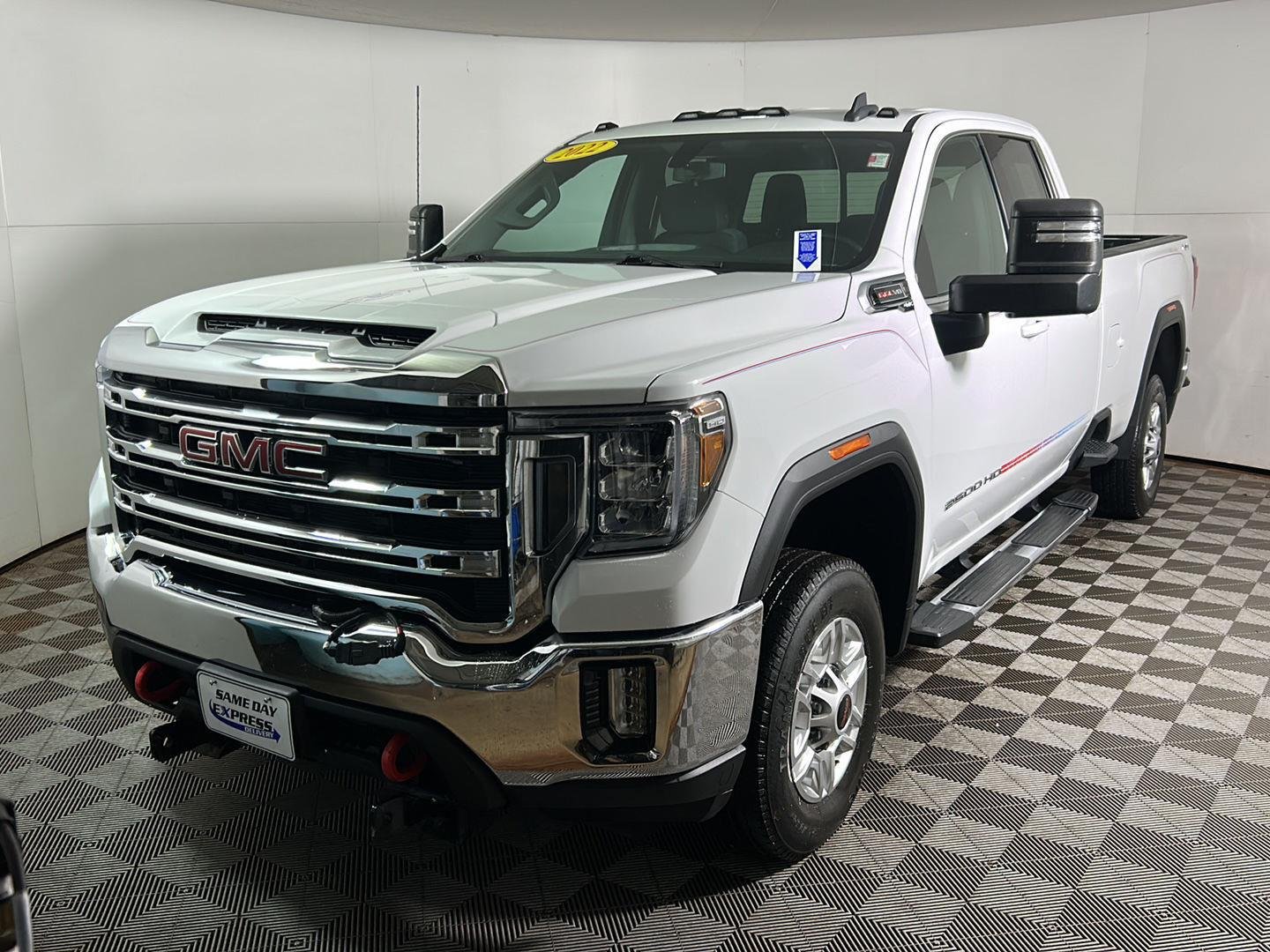 Used 2022 Summit White GMC SLE image 9