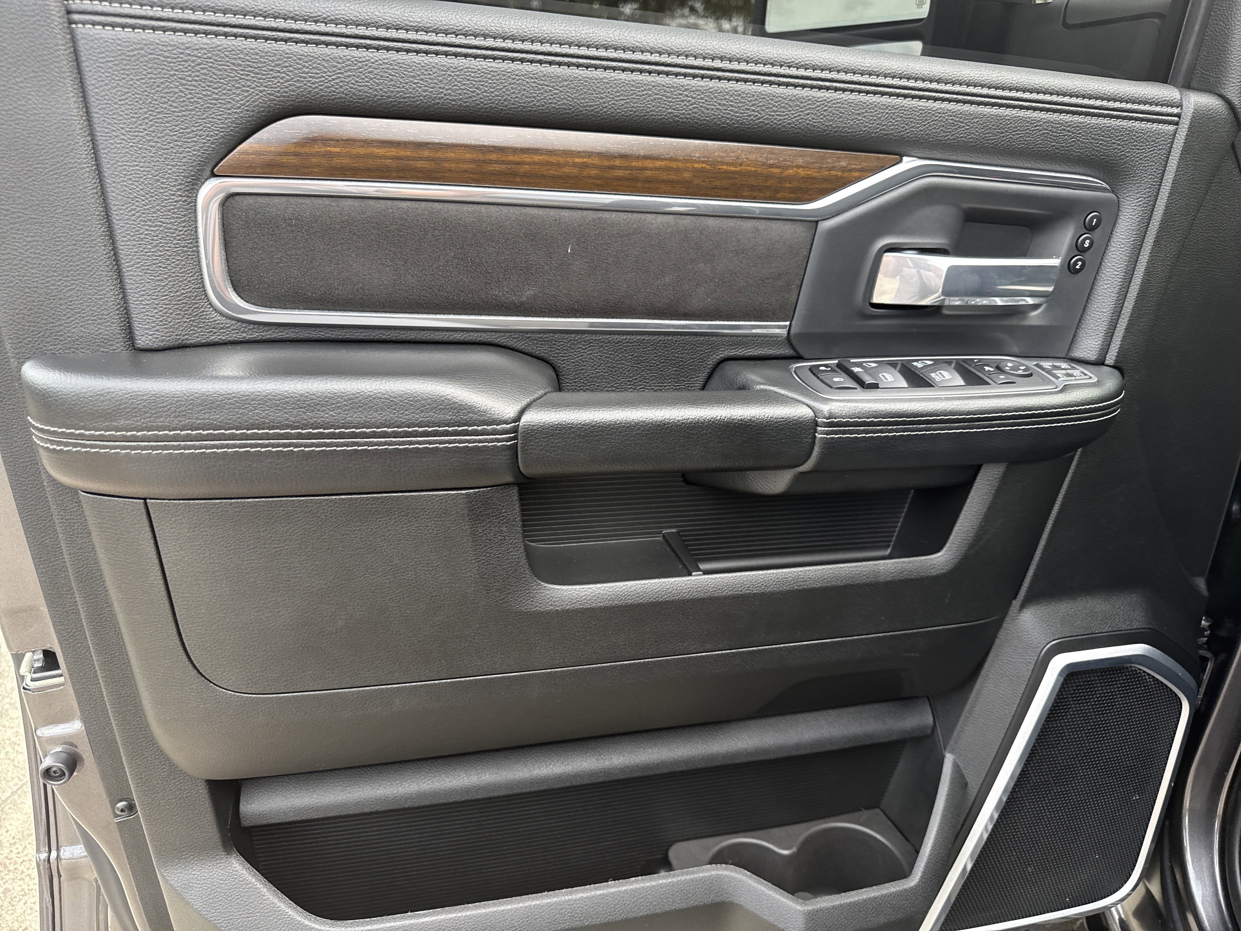 Used 2024 Granite Crystal Metallic Clearcoat Ram Laramie image 10