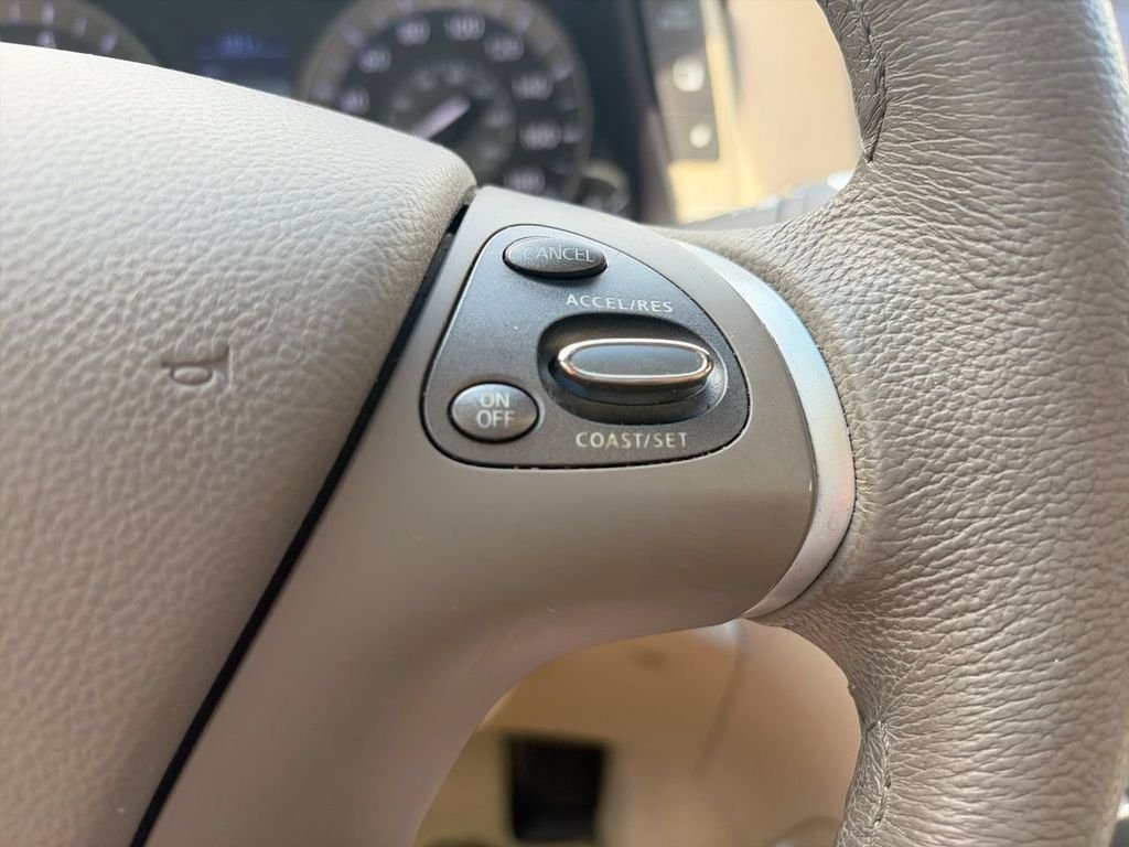 Used 2019 White INFINITI 3.7 image 25