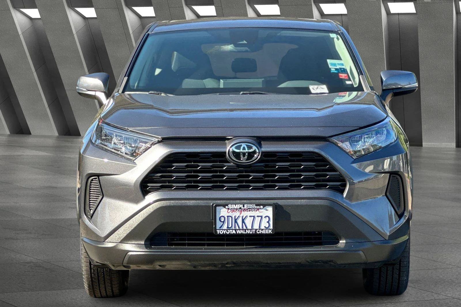 2022 Toyota RAV4 LE - Photo 15