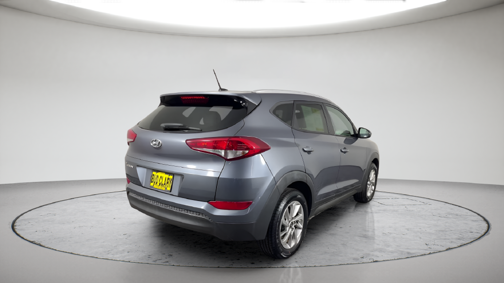 Used 2016 Grey Hyundai SE image 7