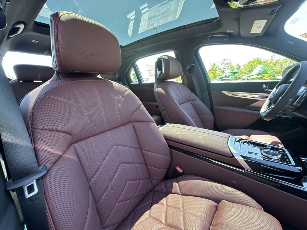 New 2026 Black Sapphire Metallic BMW 740i xDrive image 27