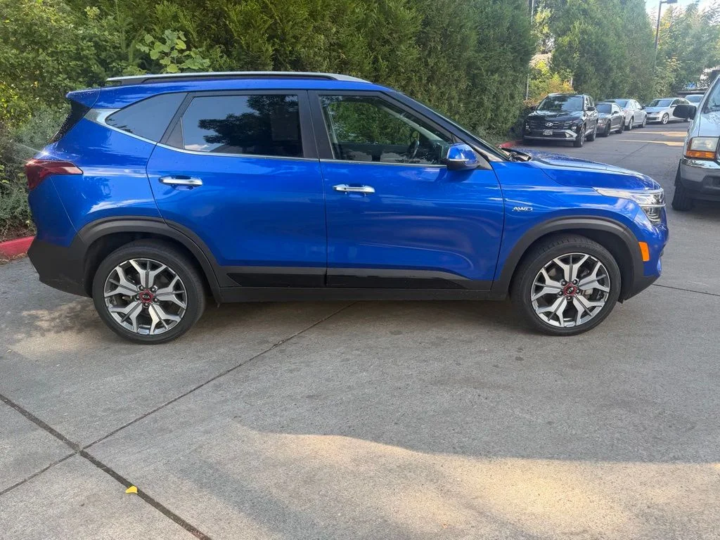 Used 2021 Neptune Blue Kia SX image 2
