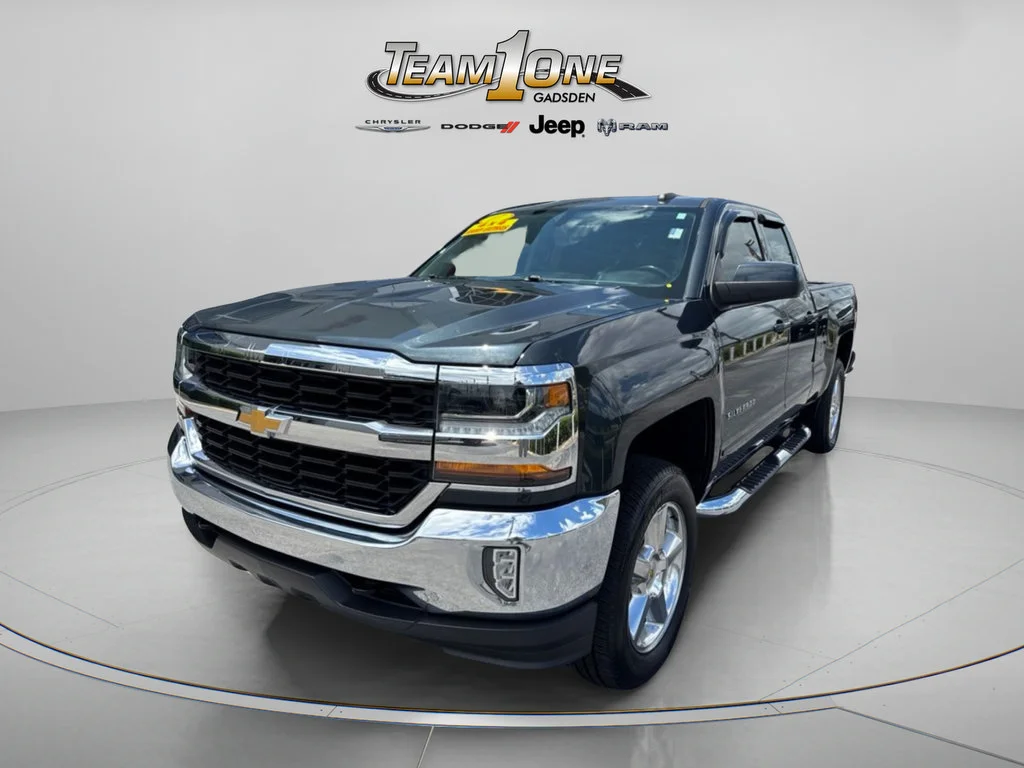 Used 2017 Graphite Metallic Chevrolet LT image 5