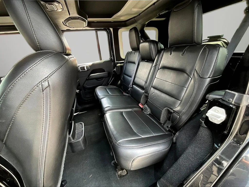 Used 2022 Black Jeep Unlimited Sahara Altitude image 22