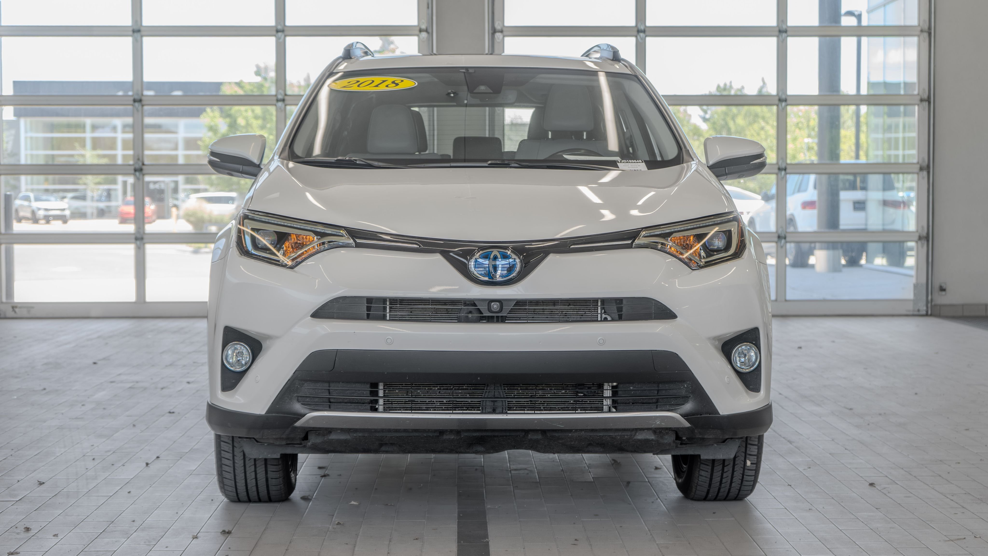 Used 2018 Blizzard Pearl Toyota Limited image 11