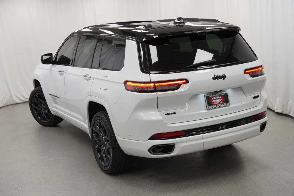 Used 2025 White Jeep Summit Reserve image 12