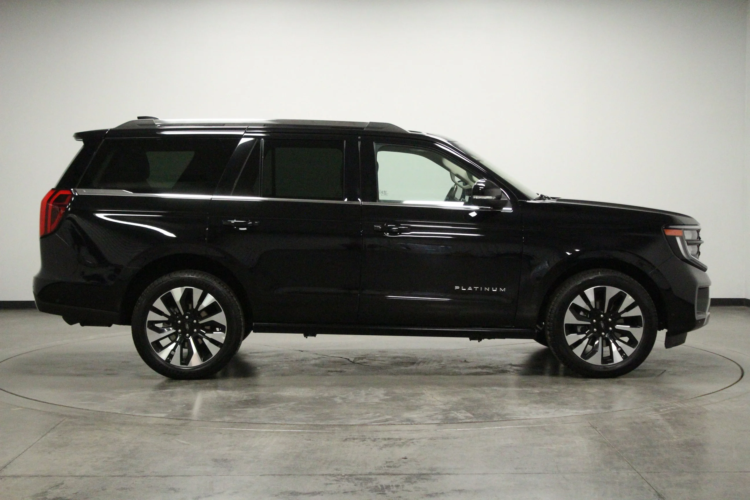 Used 2025 Black Metallic Ford Platinum image 9