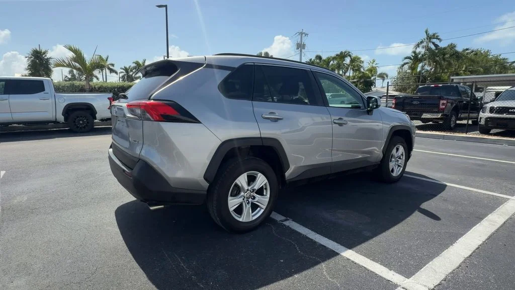 Used 2021 Silver Toyota XLE image 8