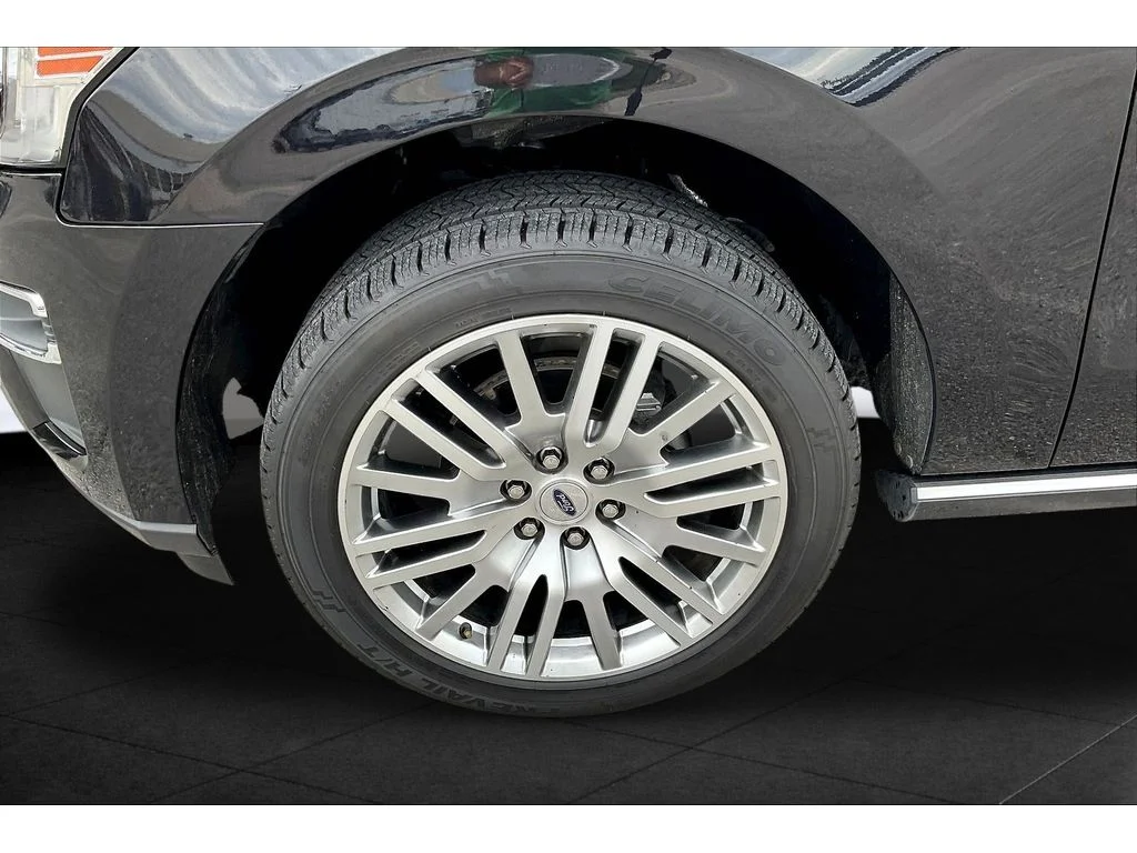 Used 2024  Ford Limited image 7