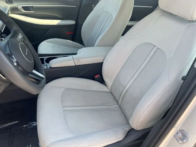 Used 2025 Silver Hyundai SEL image 33