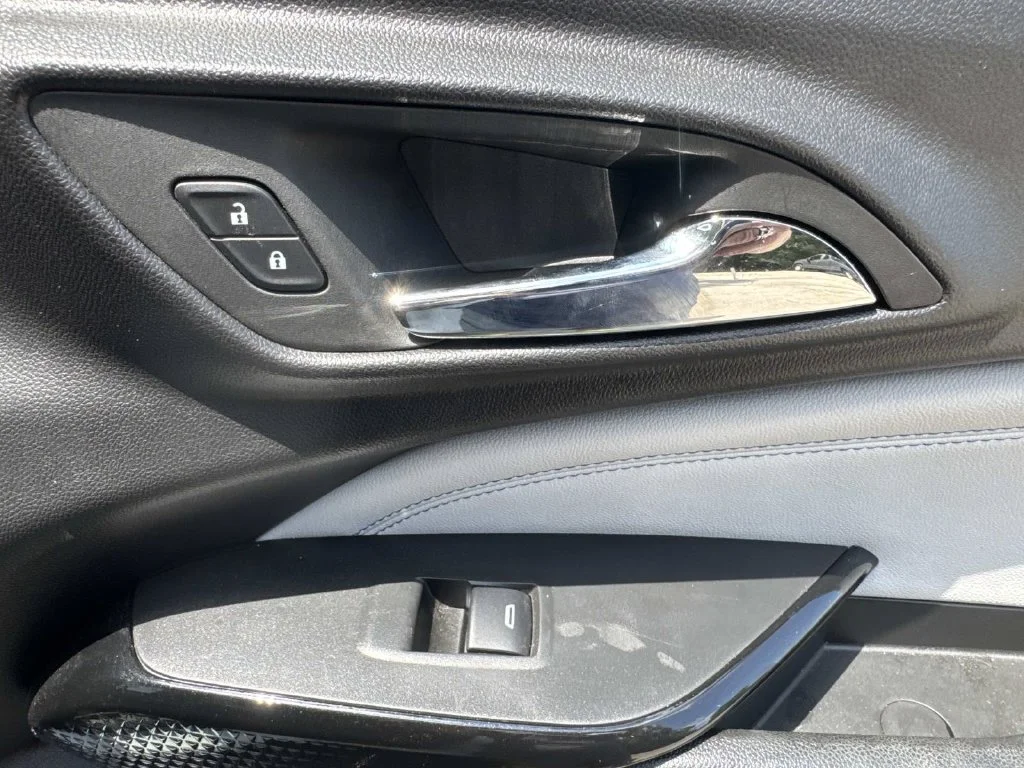Used 2025 White Chevrolet LT image 18