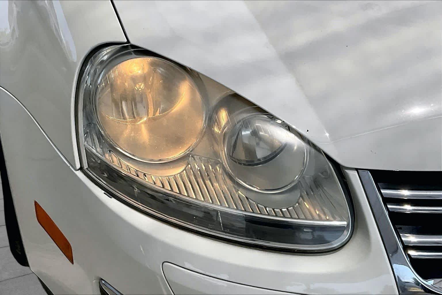 Used 2008 WHITE Volkswagen S image 26