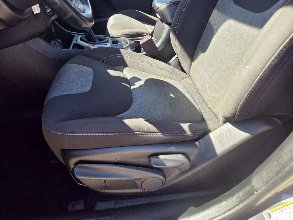 Used 2018 Gray Jeep Latitude image 10