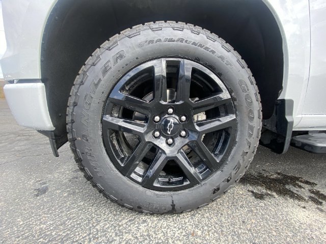 Used 2024 Summit White Chevrolet RST image 10
