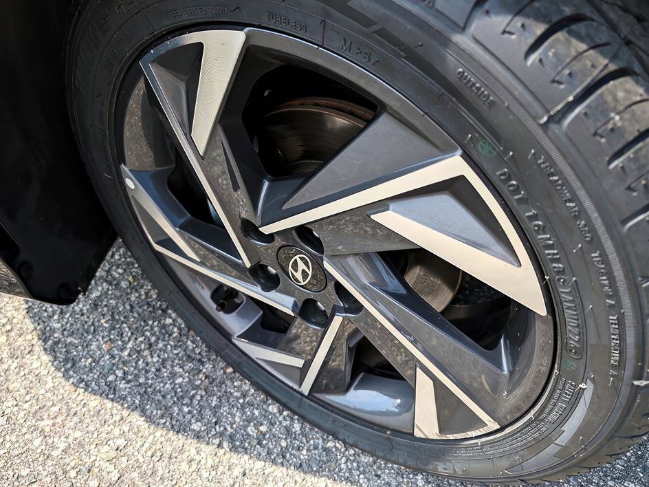 Used 2025 Abyss Black Hyundai SEL Convenience image 7
