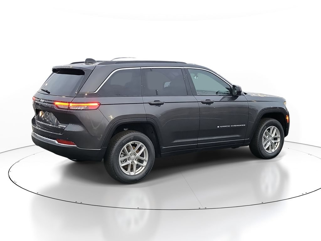 New 2026 Baltic Gray Metallic Clear-Coat Exterior Paint Jeep Laredo X image 4