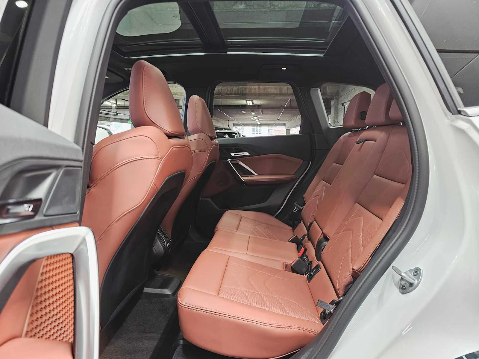 New 2026 Mineral White Metallic BMW xDrive28i image 25