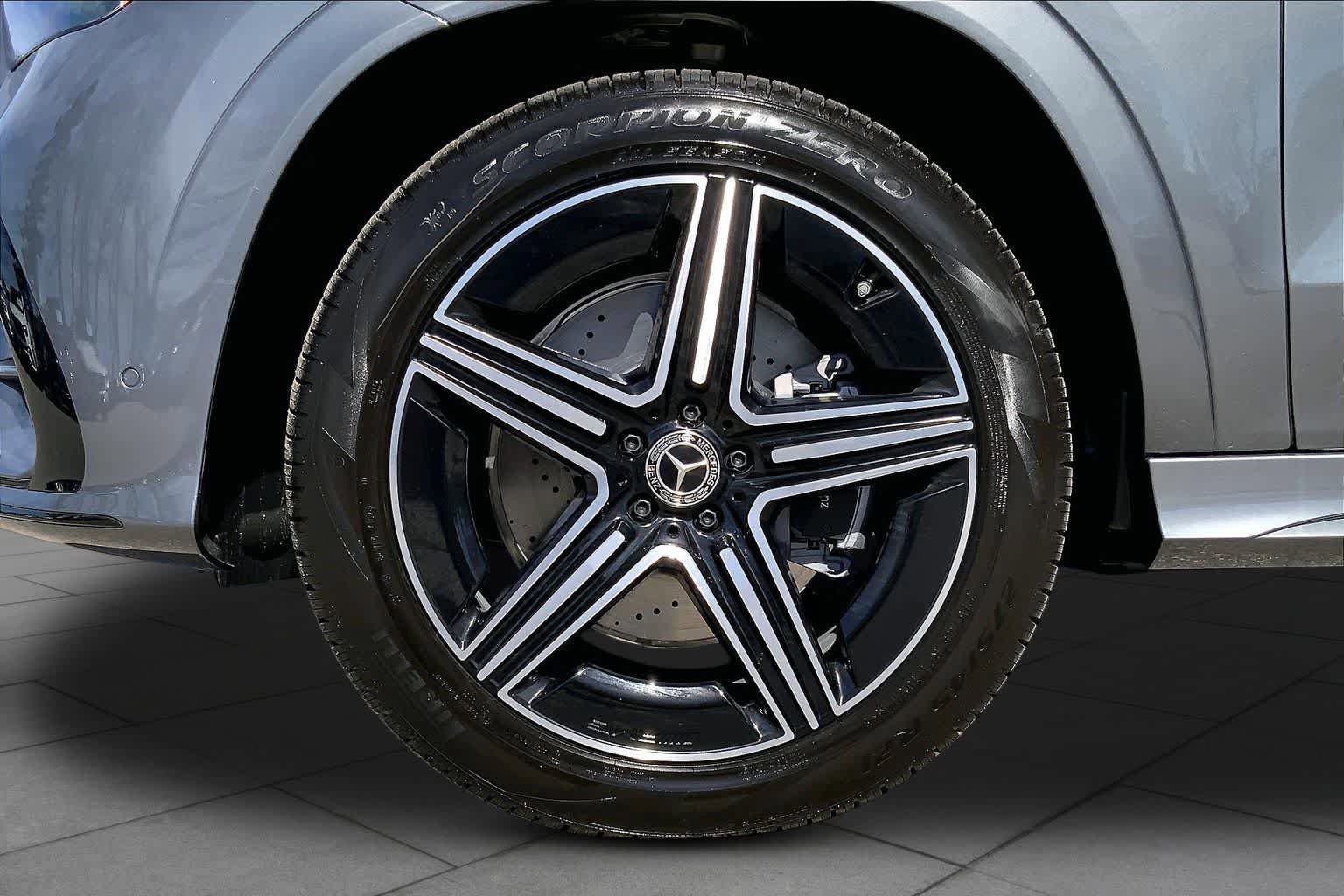 New 2026 Selenite Grey Metallic Mercedes-Benz GLE 450 image 15