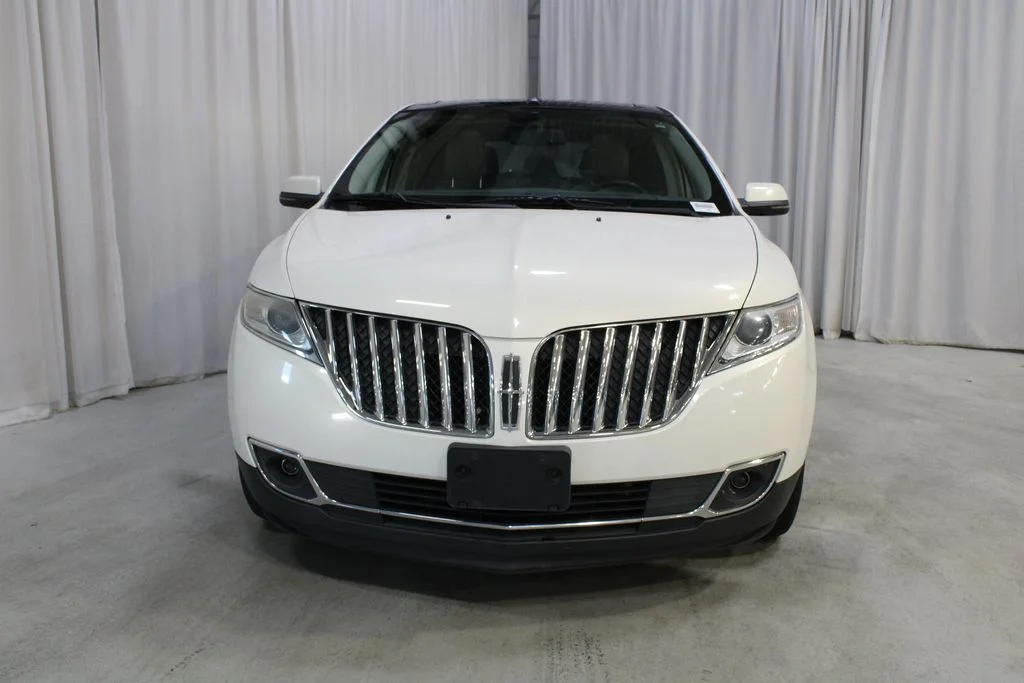 Used 2012 Beige Lincoln Base image 38