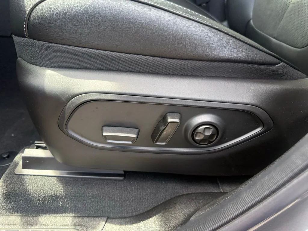 New 2026 Baltic Gray Metallic Clear-Coat Exterior Paint Jeep Laredo image 12